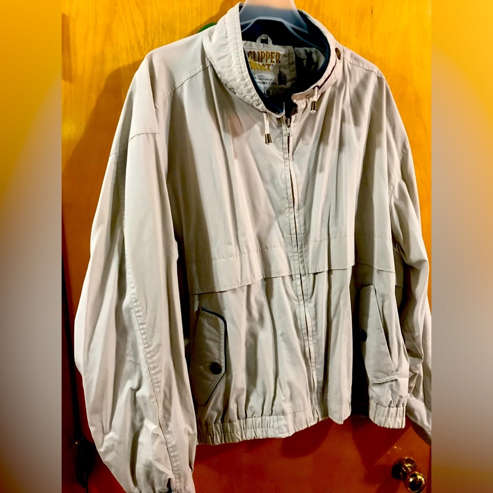 Men’s jacket. Clipper mist of London town brand.Cream colored with teal accents.